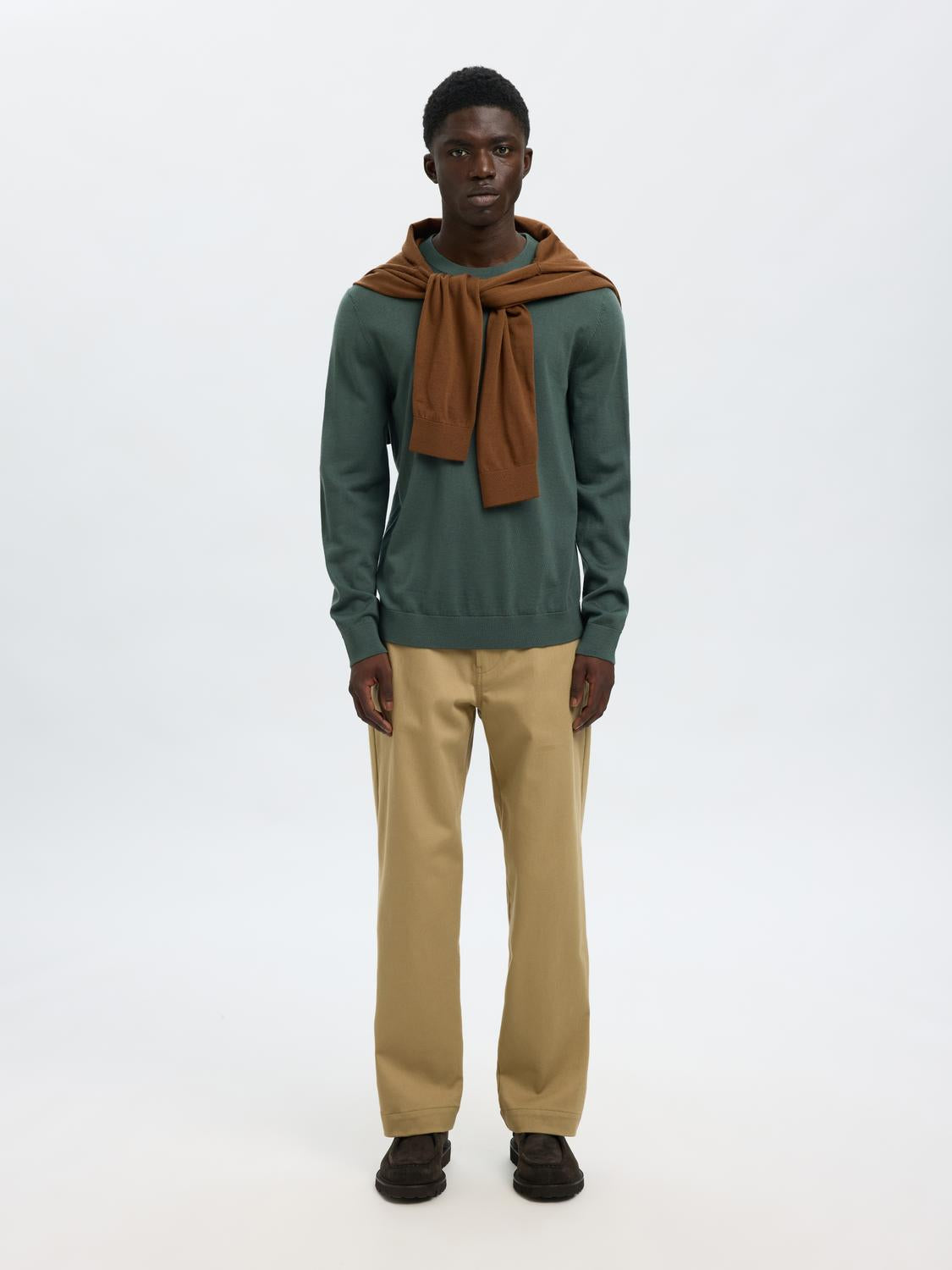 model_shot-front_full